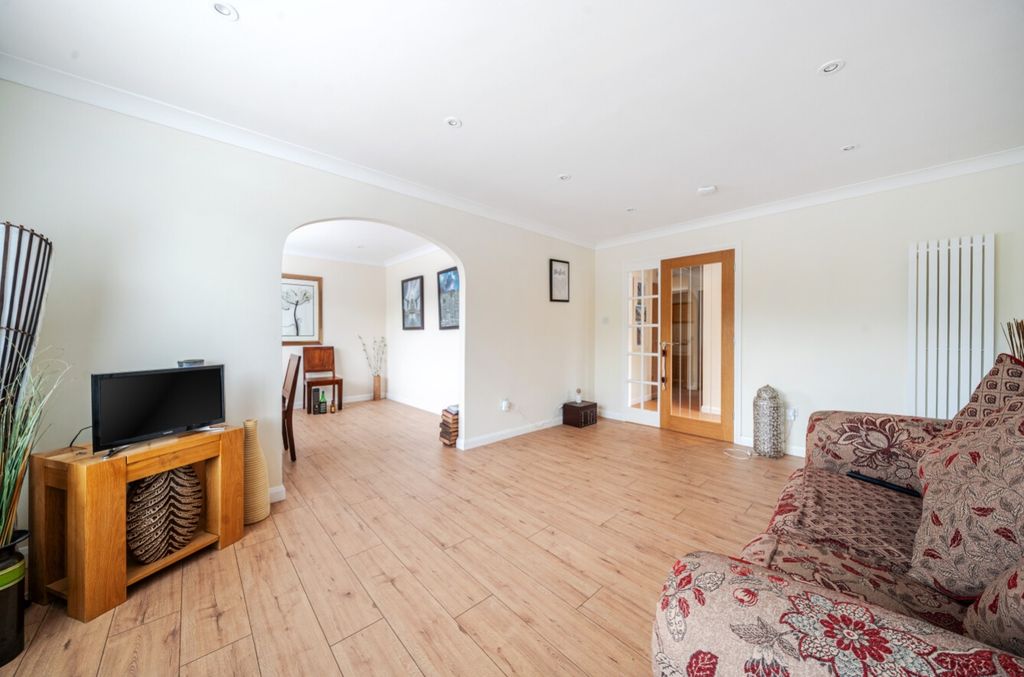 Property photo 2 of 23 1298848-10-683593d28429F