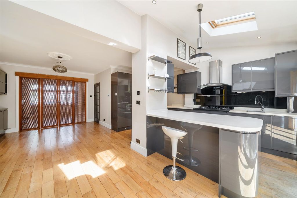 Property photo 3 of 14 Kitchen