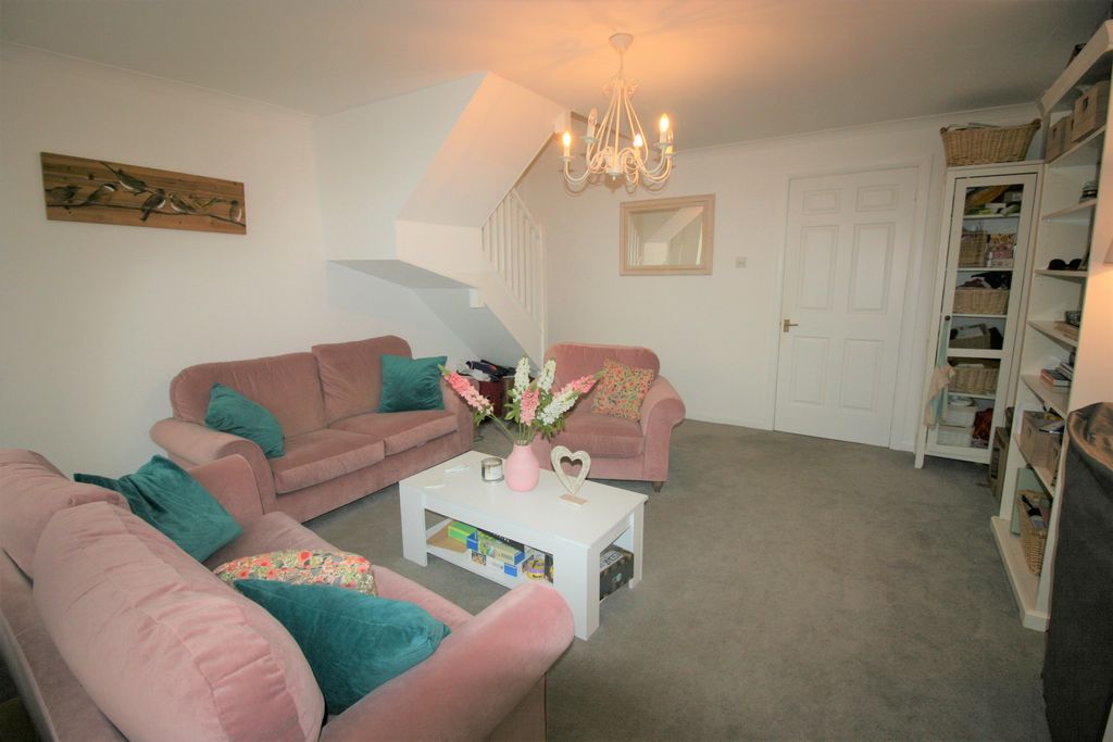 Property photo 3 of 11 Lounge2