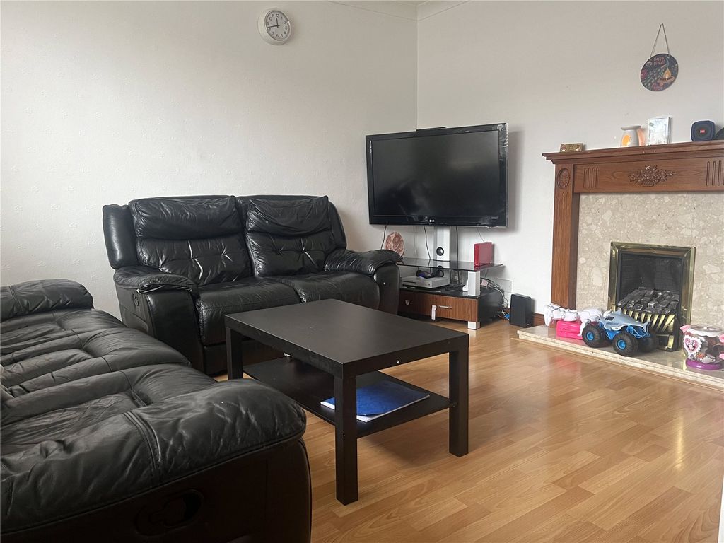 Property photo 2 of 4 Lounge