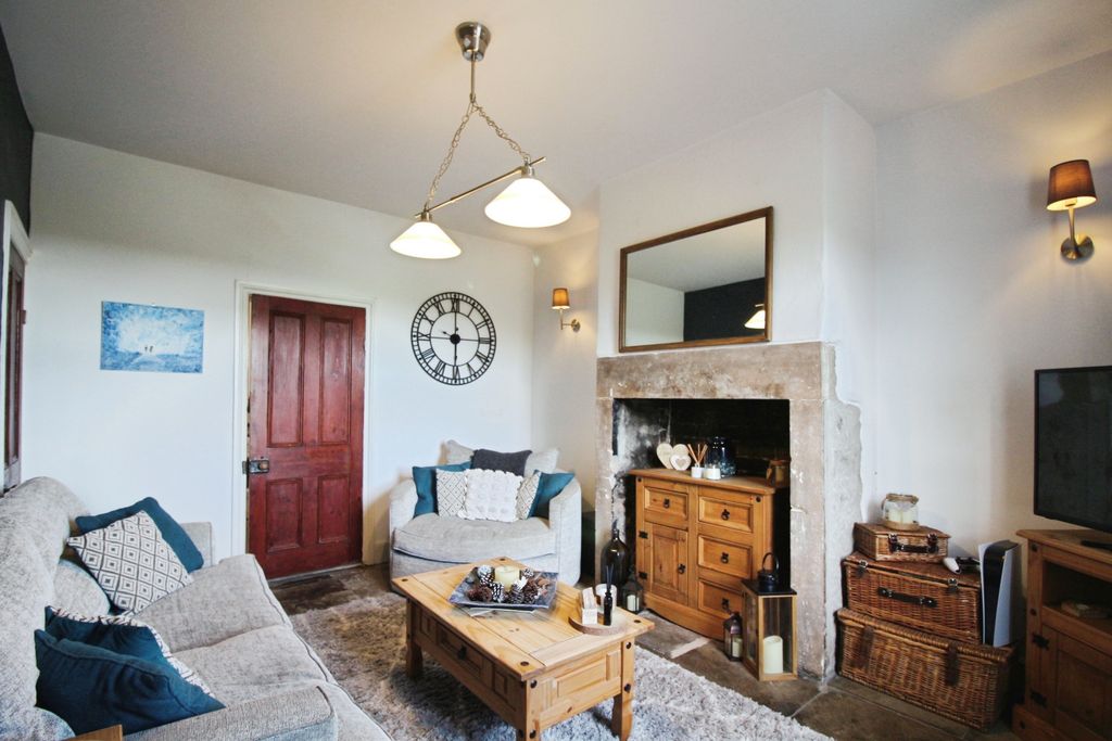 Property photo 2 of 10 Lounge