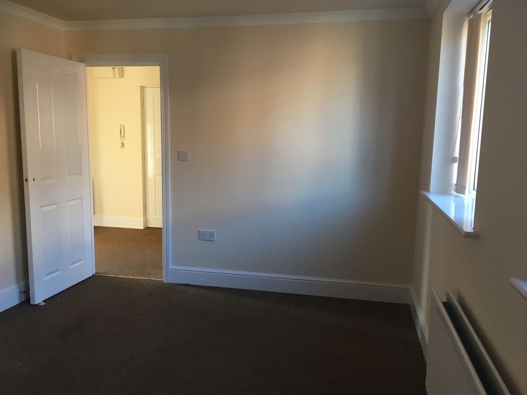 Property photo 2 of 6 Living Room