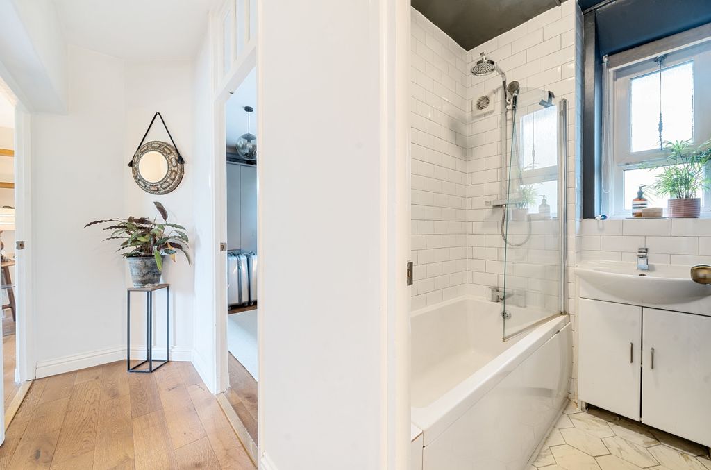 Property photo 2 of 30 Bathroom