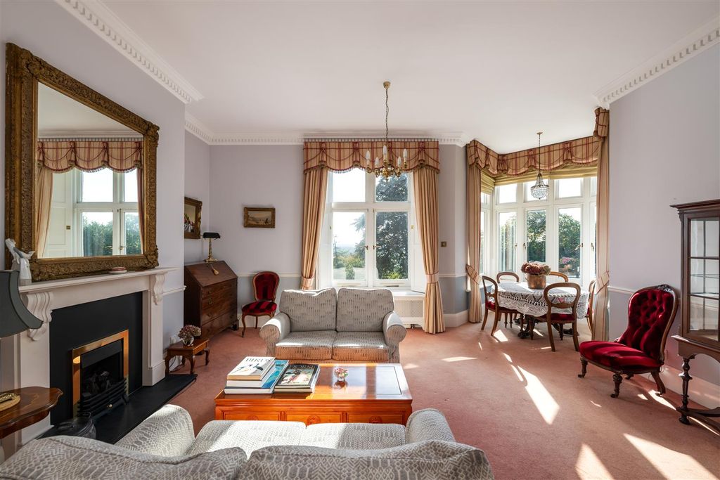 Property photo 3 of 53 25 Holmesdale Park Internals7.Jpg