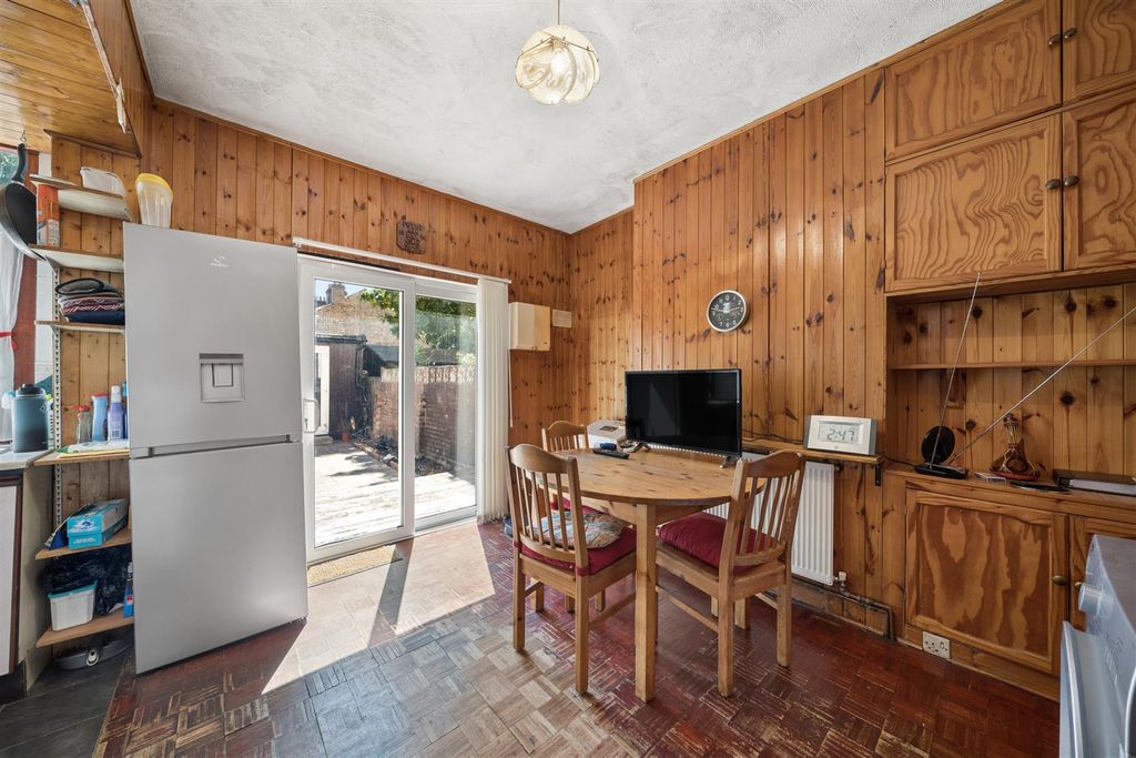 Property photo 3 of 15 34 Links Road Sw17-2.Jpg