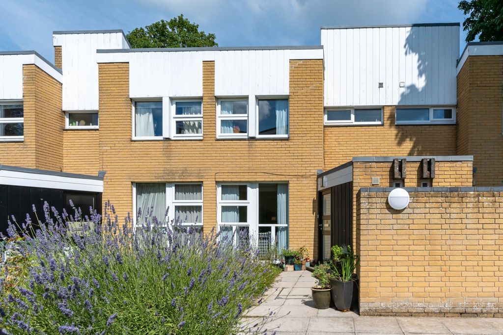 Property photo 1 of 19 External