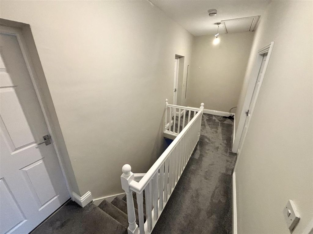 Property photo 2 of 10 Landing