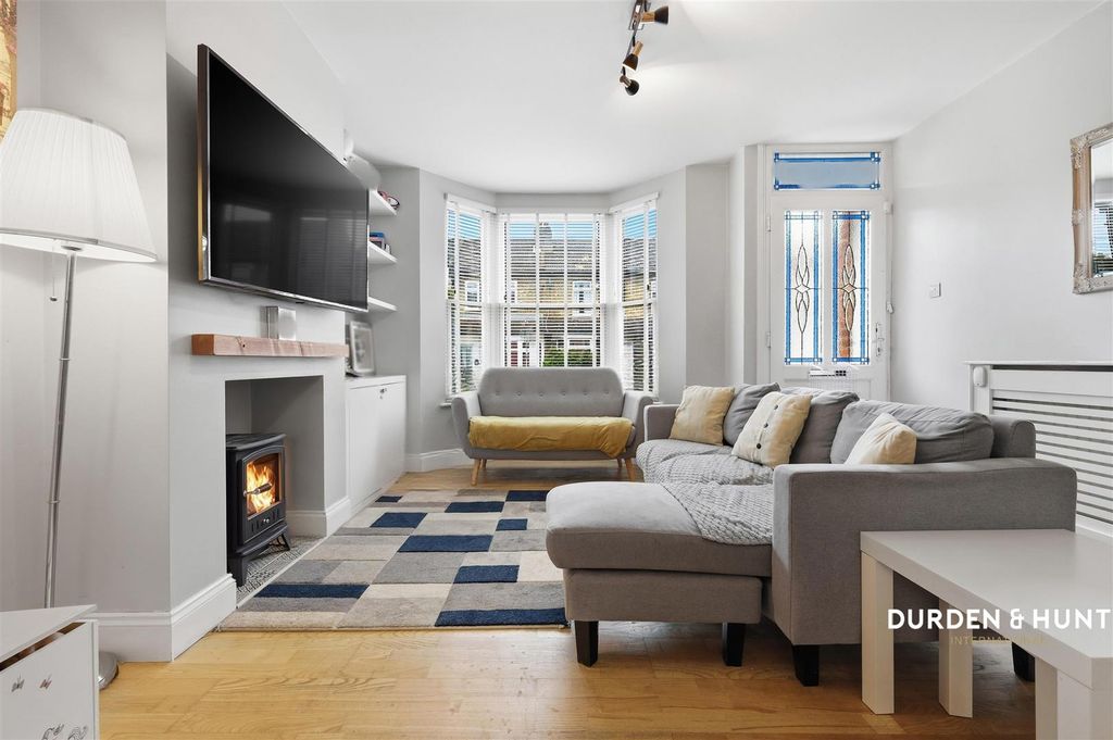 Property photo 2 of 21 Douglas Road