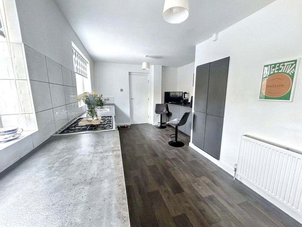 Property photo 3 of 18