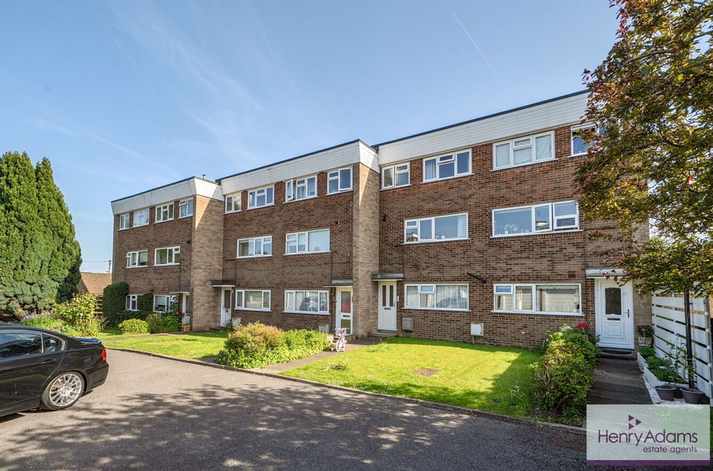 Additional image 14 of 2 bed flat for saleWinton Road, Petersfield GU32