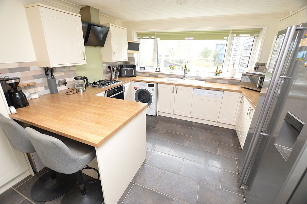 Property photo 3 of 13 Kitchen