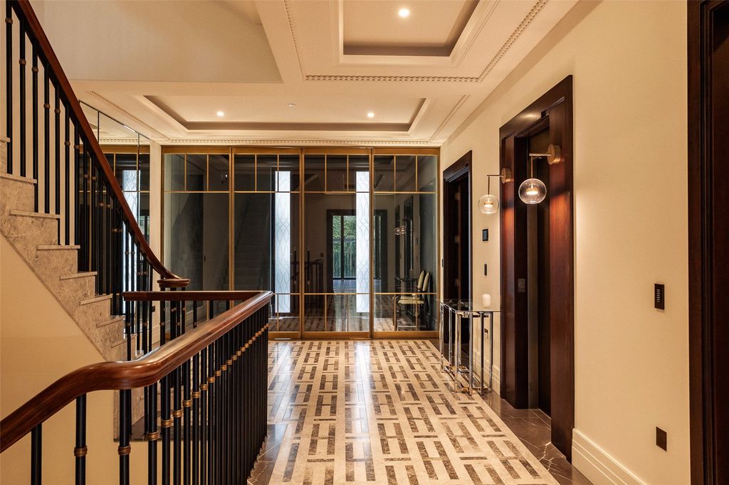 Property photo 2 of 15 Entrance Hall