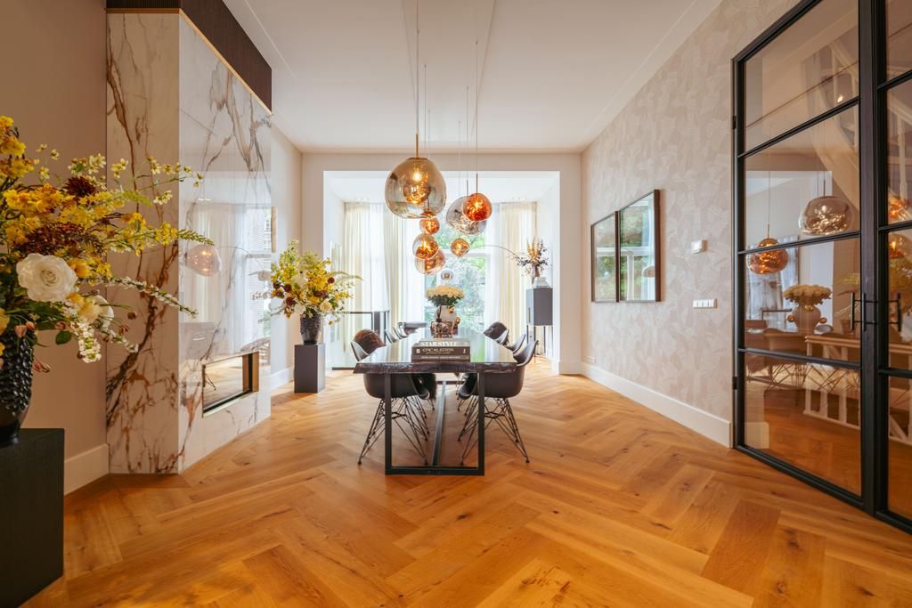 Property photo 2 of 82