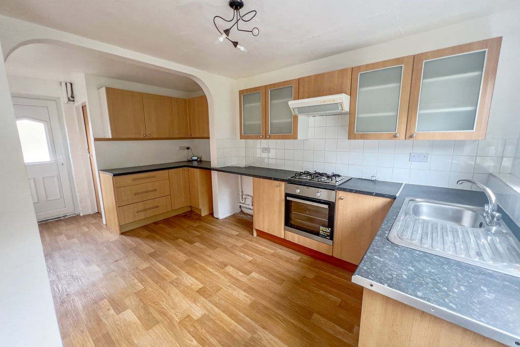 Property photo 2 of 10 Kitchen