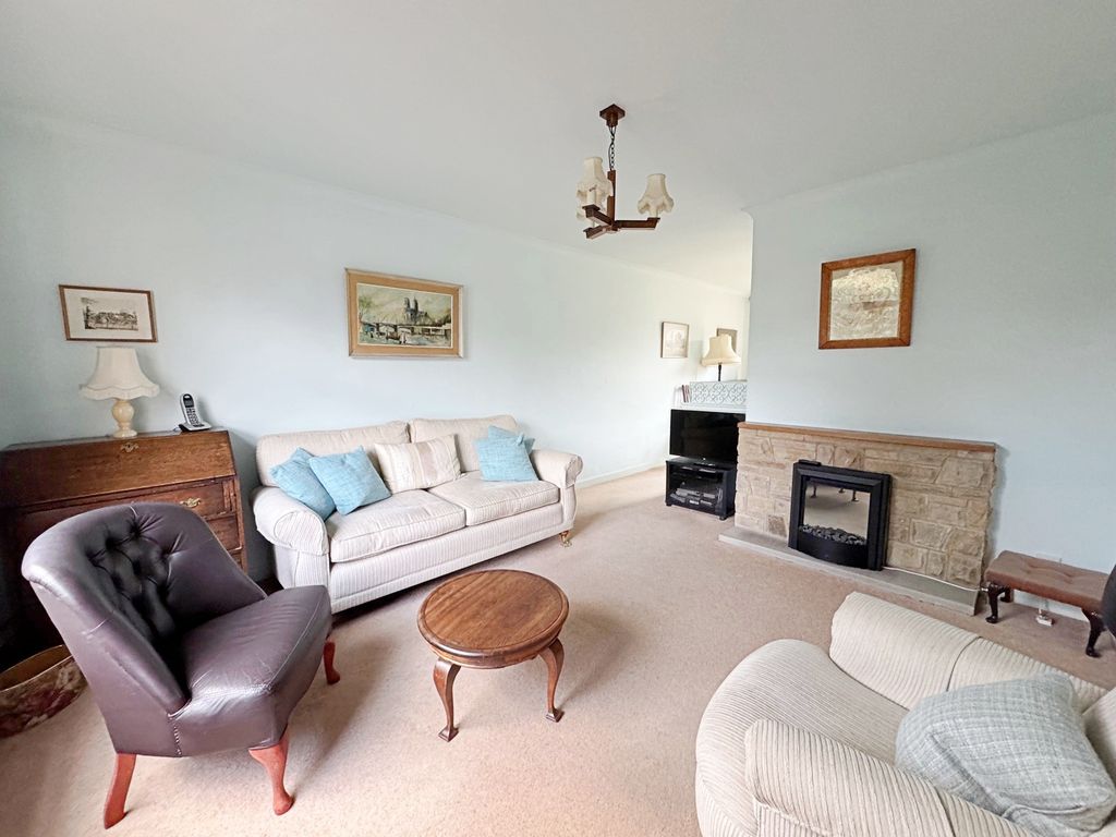 Property photo 2 of 15 Lounge