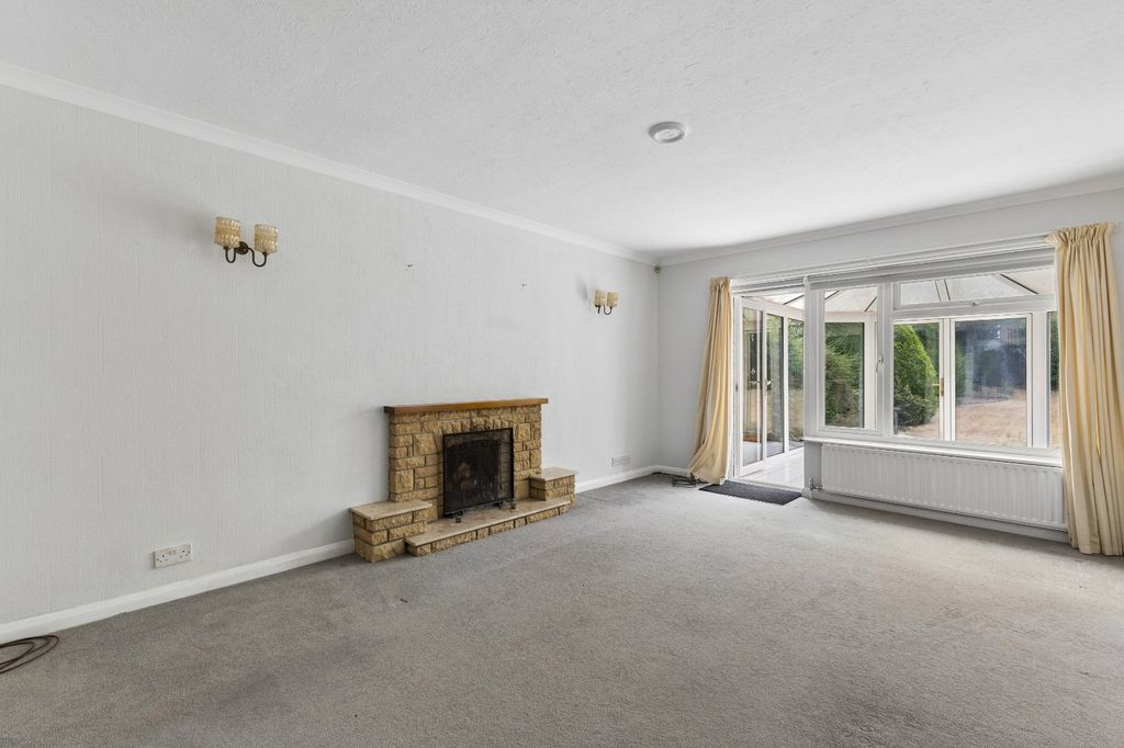 Property photo 2 of 17 Sitting Room