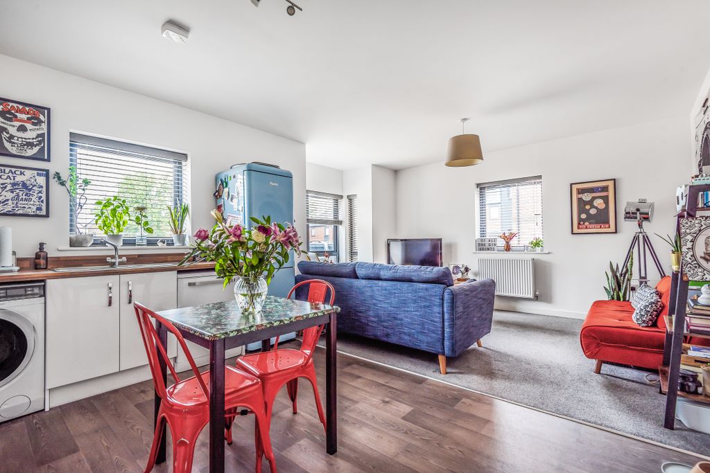 Property photo 2 of 21 2 Lounge