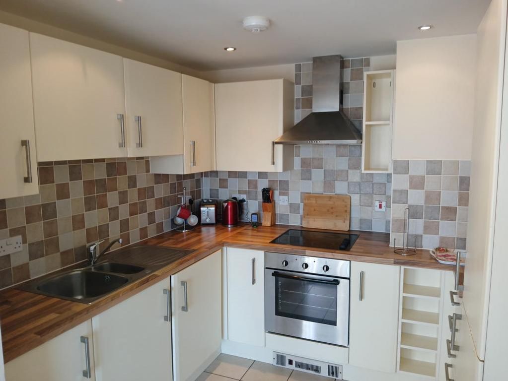 Property photo 3 of 8 Kitchen