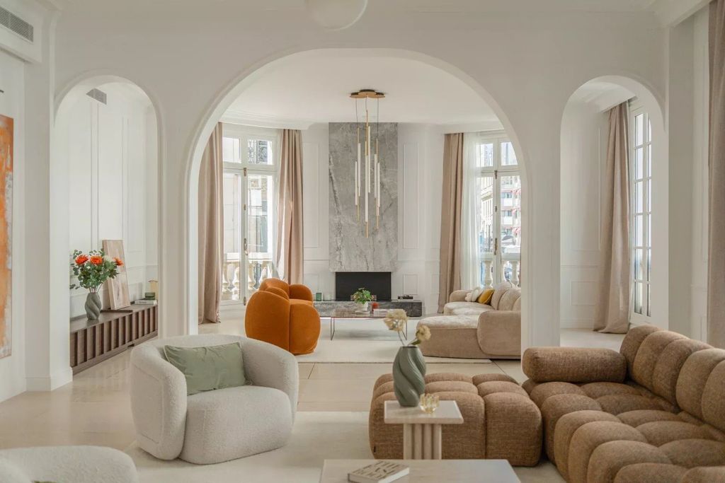 Property photo 1 of 19 Paris 8 - Champs-Élysées — Very Beautiful Reception Apartment