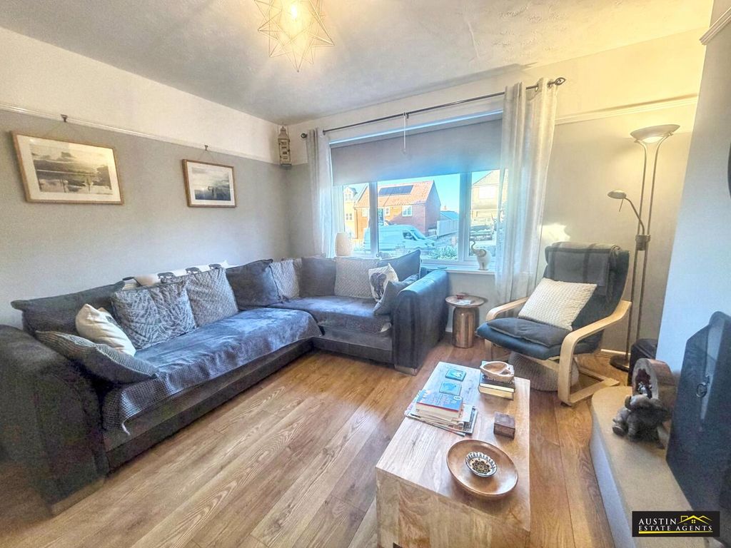 Property photo 3 of 19 Living Room