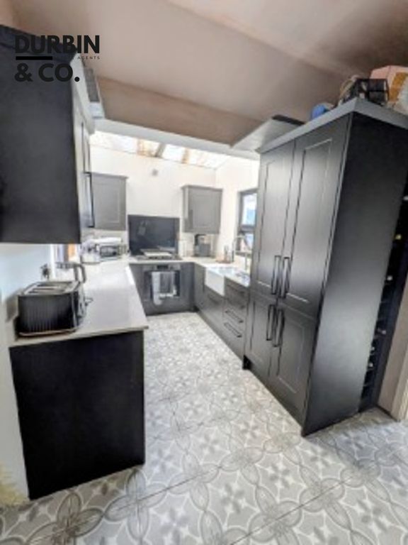 Property photo 2 of 11 Kitchen