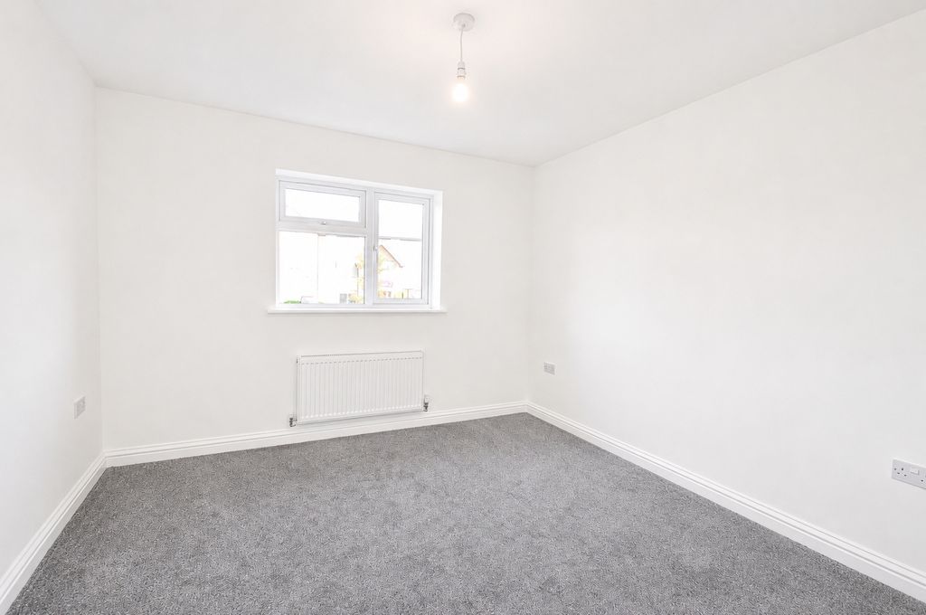 Property photo 2 of 9 Picture No. 12