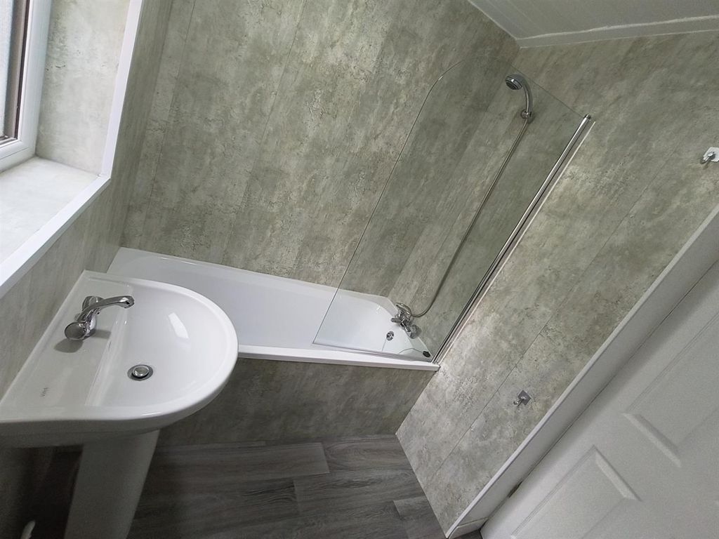 Property photo 3 of 15 Bathroom 2.Jpg