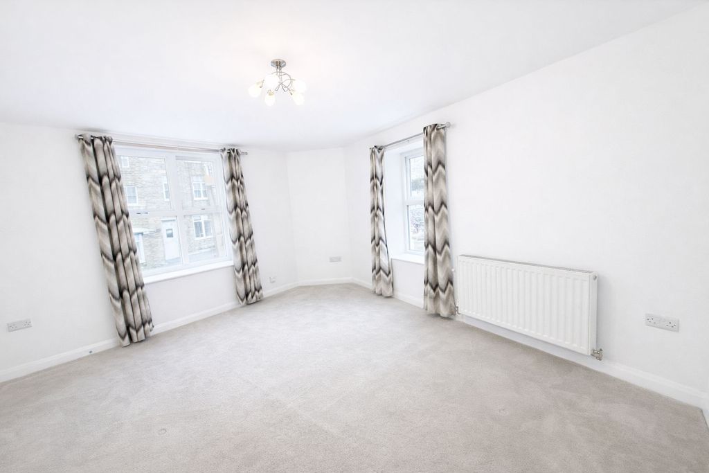 Property photo 3 of 13 Living Room