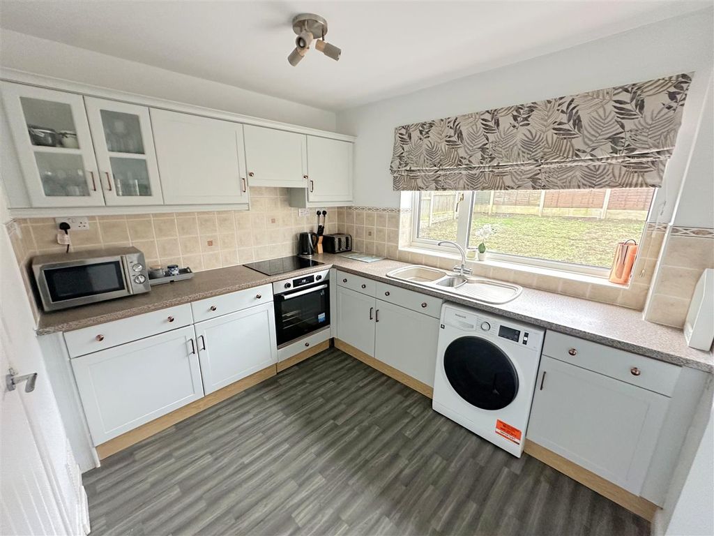 Property photo 2 of 28 Kitchen