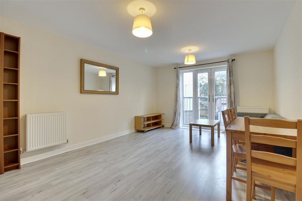 Property photo 3 of 14 F22E7427-F581-453C-8943-E2A0D15B1319_1_201_A.Jpeg