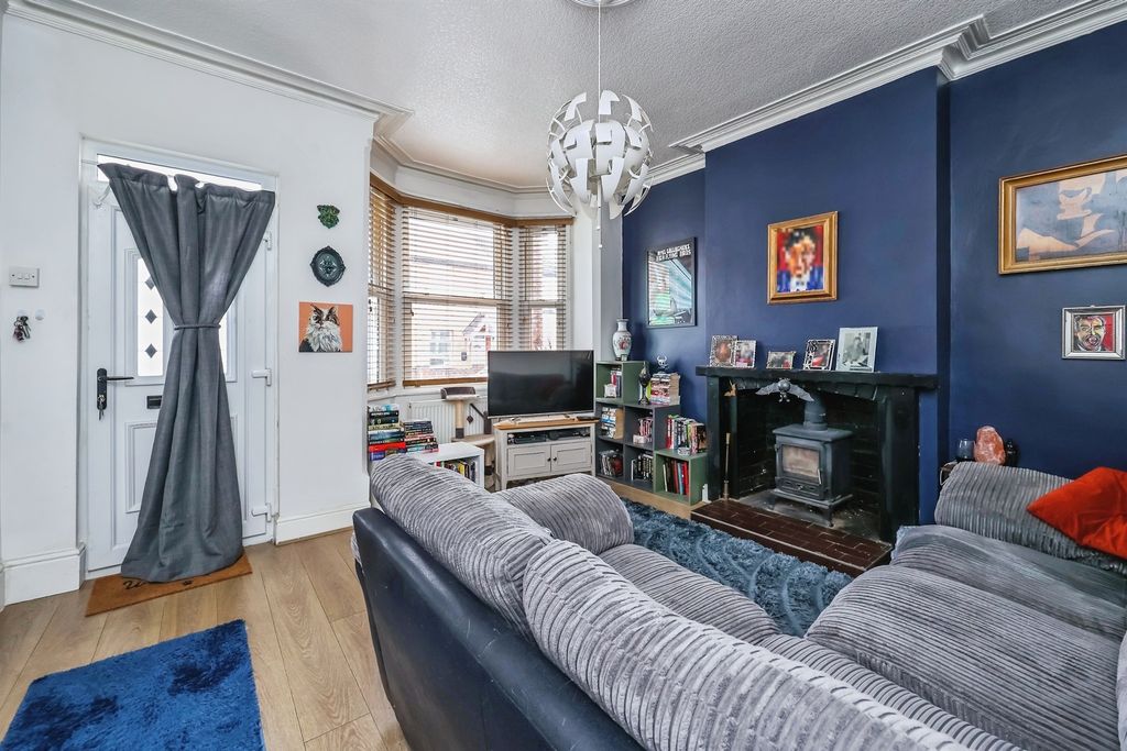 Property photo 2 of 18