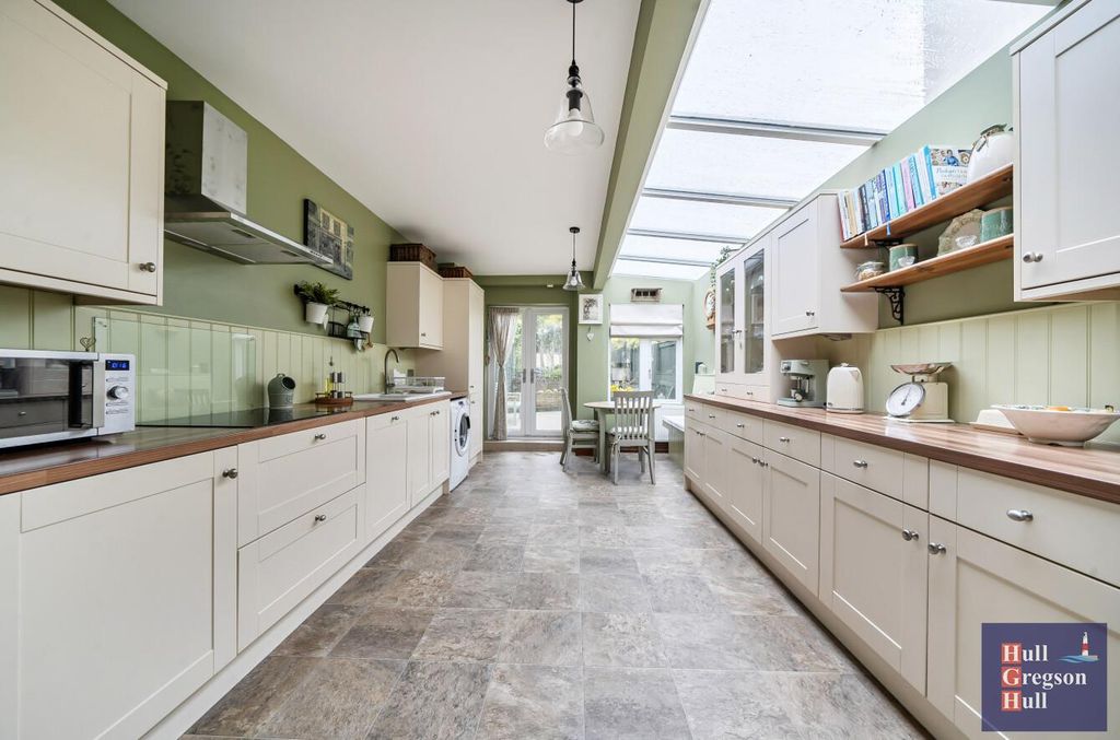 Property photo 3 of 23 2867Af5d-5995-44d4-A372-34799Cb2989c.Jpg