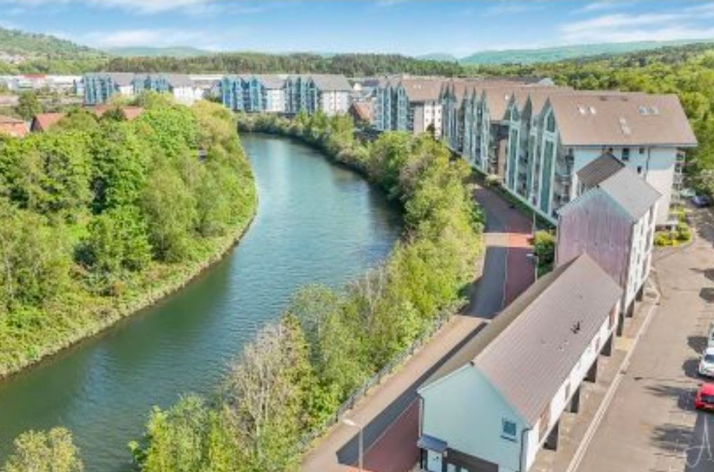 Property photo 1 of 12