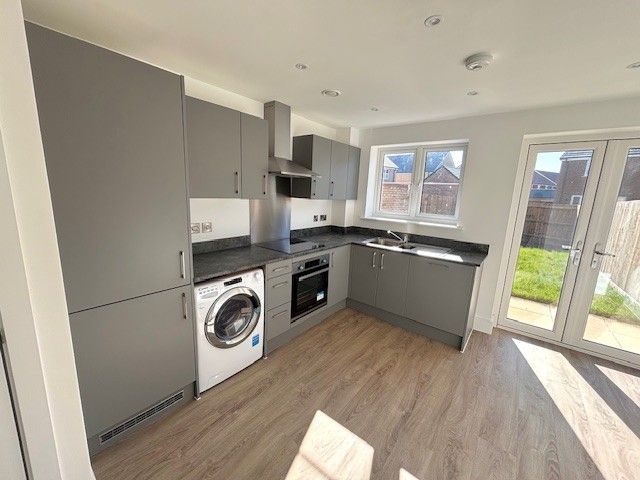 Property photo 3 of 9 Kitchen