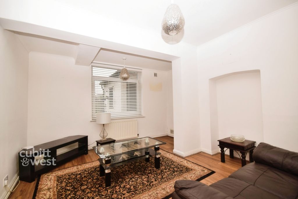 Property photo 1 of 8 913B38ee-Dsc_0016