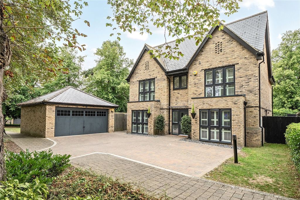 Property photo 1 of 36 Gables Close