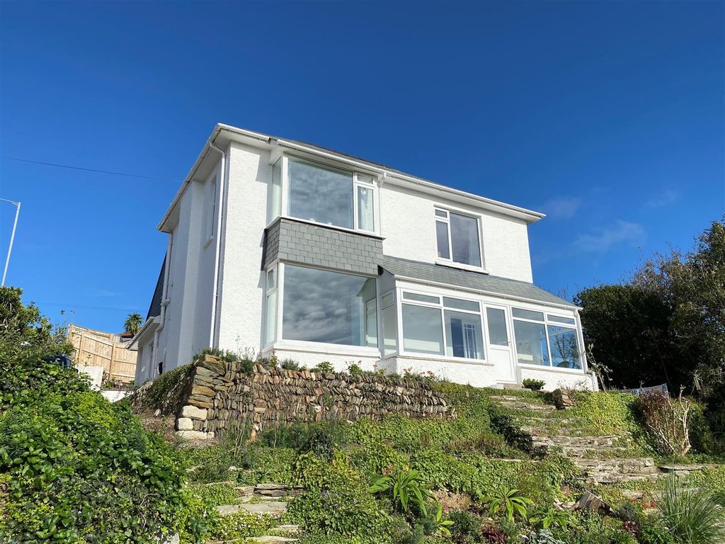 Property photo 1 of 10 14 Headleigh Road