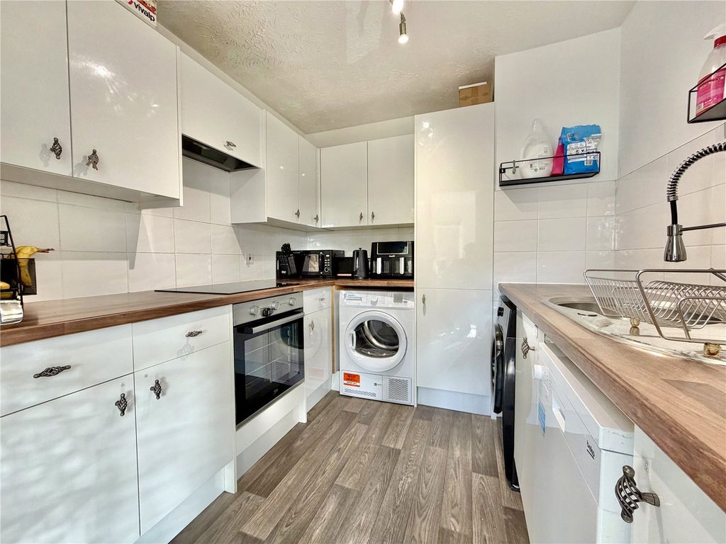 Property photo 2 of 9 Picture No. 23