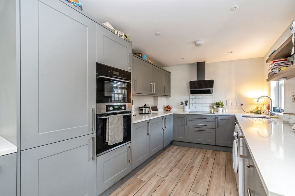 Property photo 2 of 26