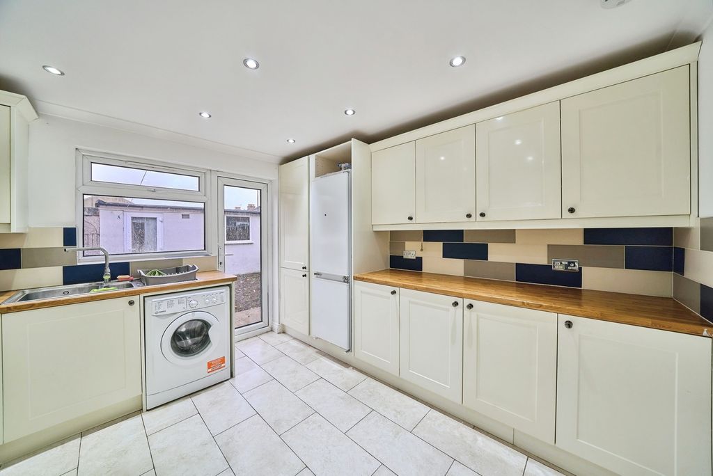 Property photo 3 of 18 Photo