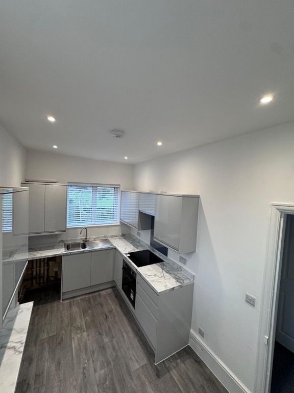 Property photo 3 of 12 Kitchen