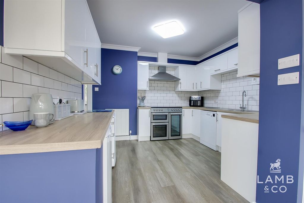 Property photo 3 of 37 Kitchen