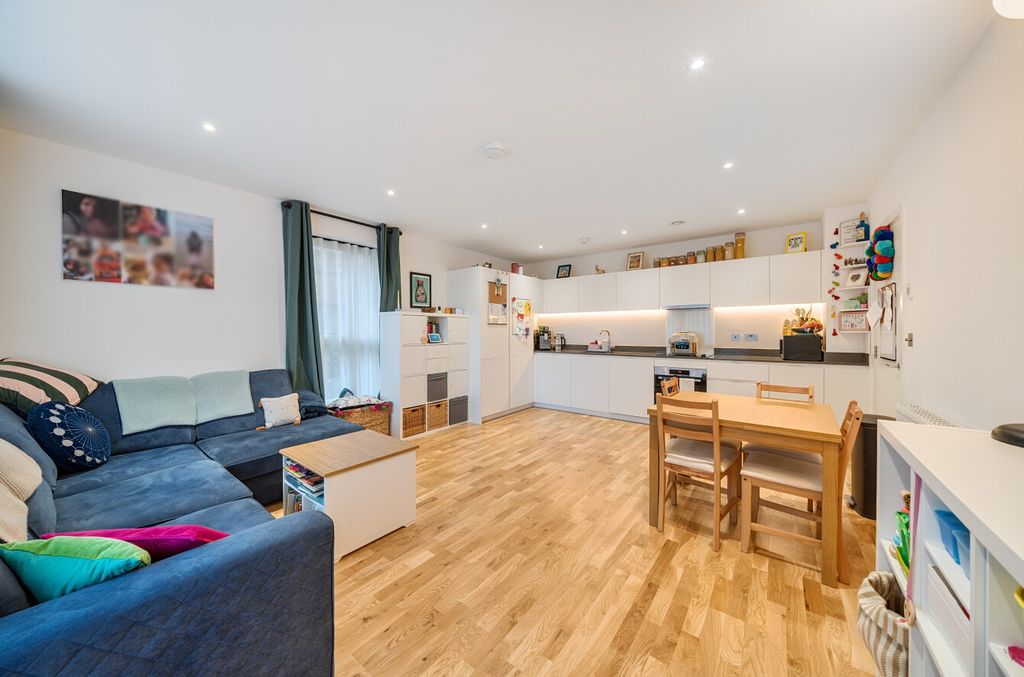 Property photo 2 of 8