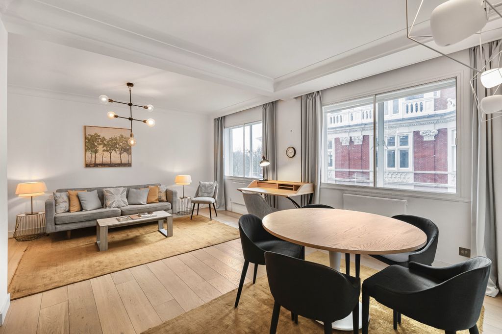 Property photo 1 of 23 Living Room