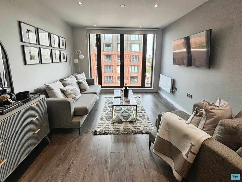 Property photo 1 of 26 Lounge