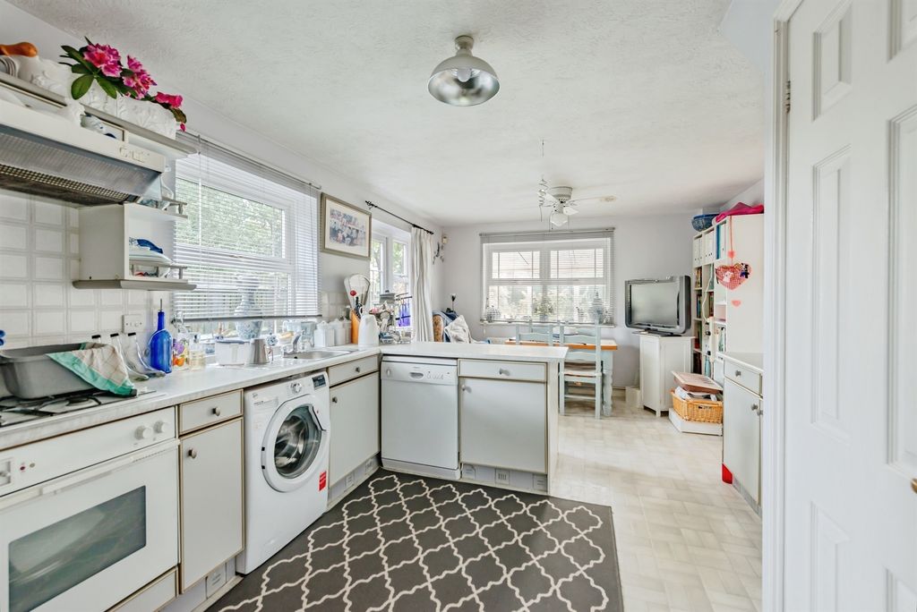 Property photo 3 of 18