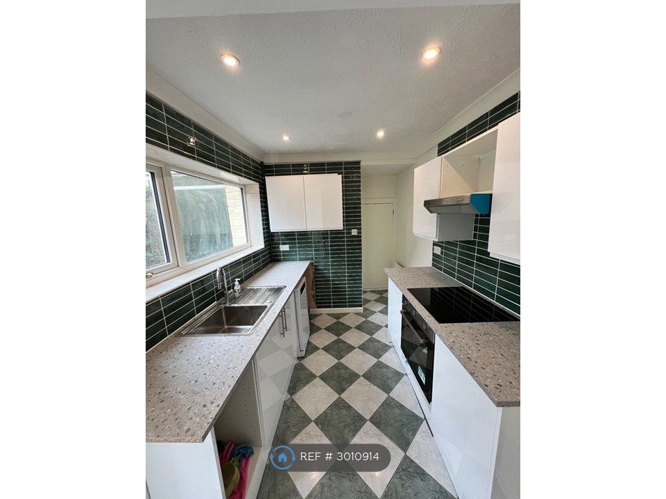 Property photo 2 of 12 Kitchen