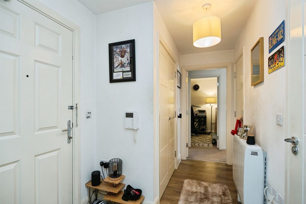 Property photo 3 of 18