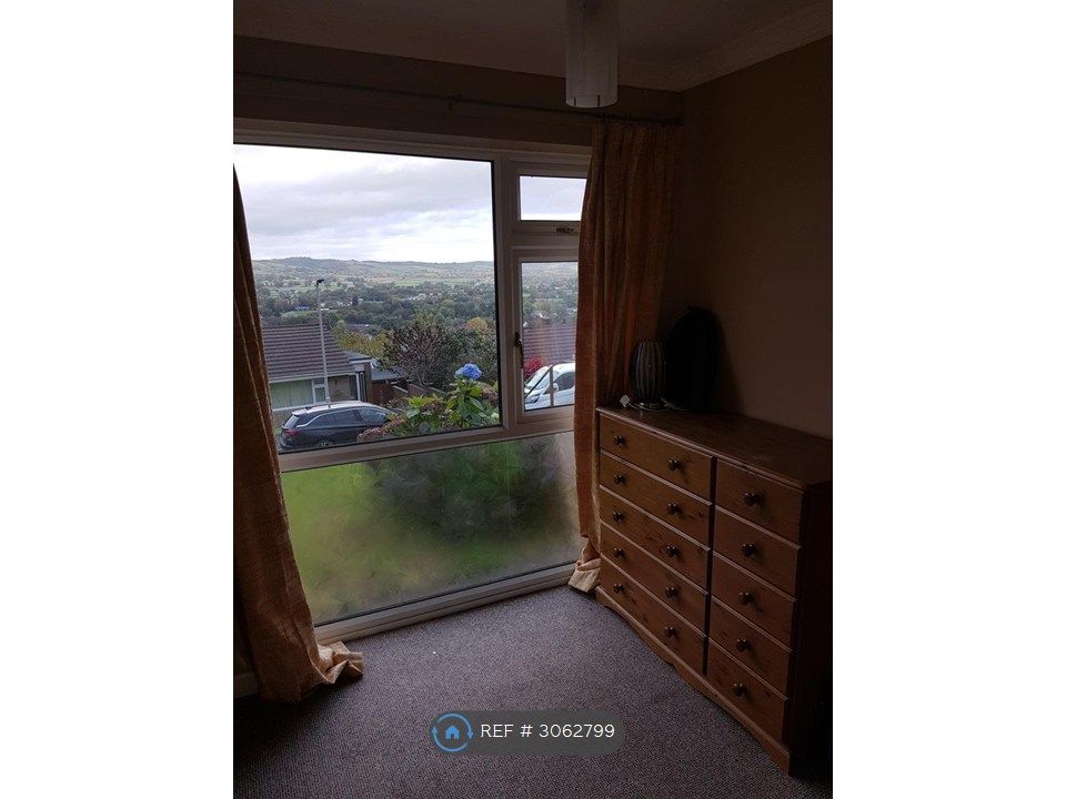 Property photo 3 of 17 Bedroom 1
