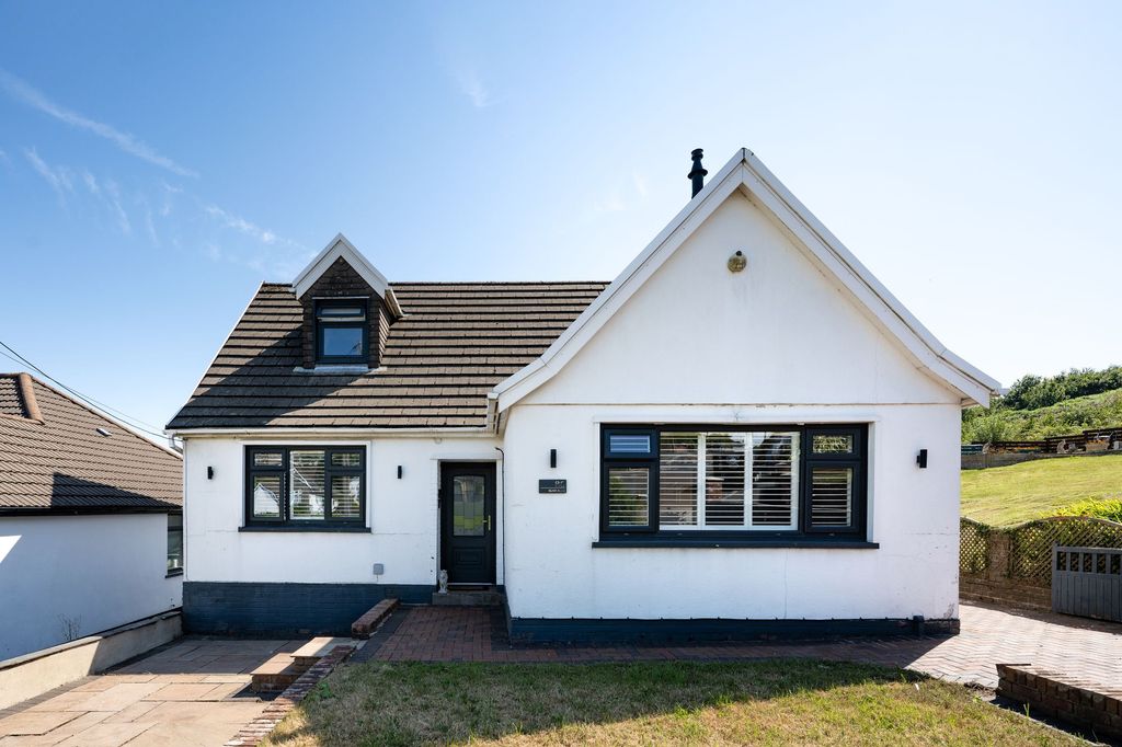 Property photo 1 of 50
